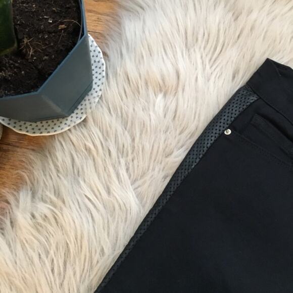 Frame Denim 'Le Skinny Tuxe' Black Jeans - Picture 3 of 4